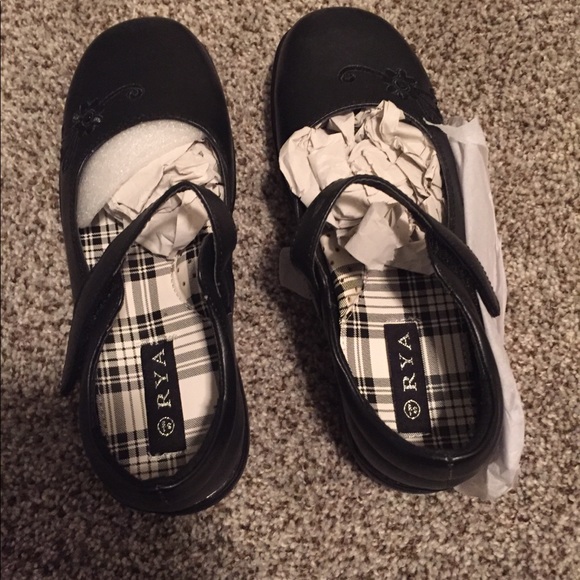 Black school or dress shoes for girls size 5.5 - Picture 1 of 5